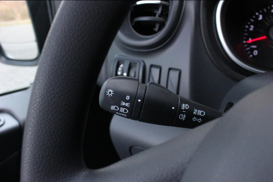 Renault Trafic 2.0 dCi T29 L2H1 Work Edition FULL BLACK / SIDE- BARS / TREKHAAK / NAVIGATIE / VERLAAGD / CRUISE CONTROL / LEDEREN