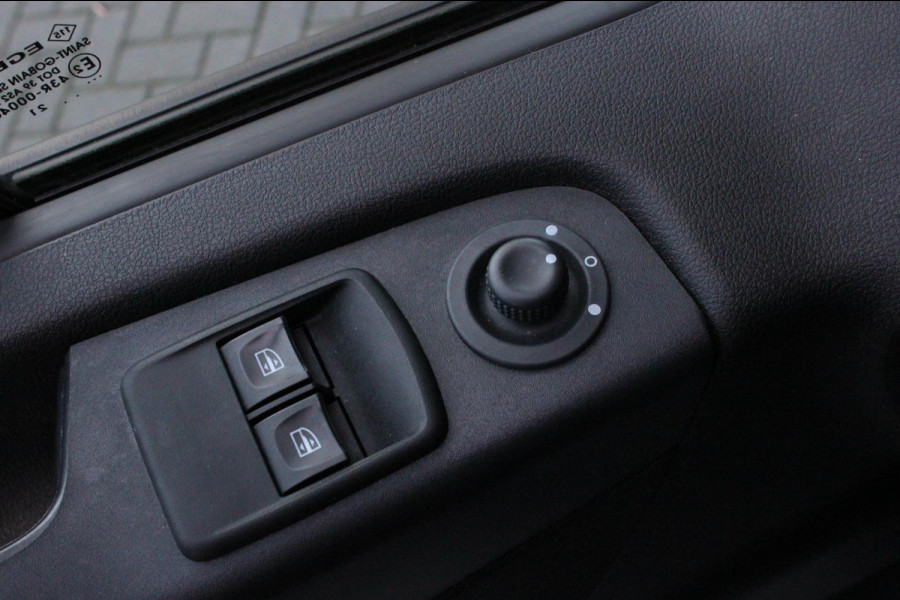 Renault Trafic 2.0 dCi T29 L2H1 Work Edition FULL BLACK / SIDE- BARS / TREKHAAK / NAVIGATIE / VERLAAGD / CRUISE CONTROL / LEDEREN