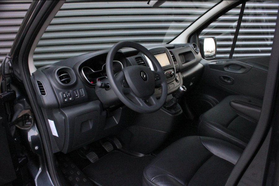 Renault Trafic 2.0 dCi T29 L2H1 Work Edition FULL BLACK / SIDE- BARS / TREKHAAK / NAVIGATIE / VERLAAGD / CRUISE CONTROL / LEDEREN