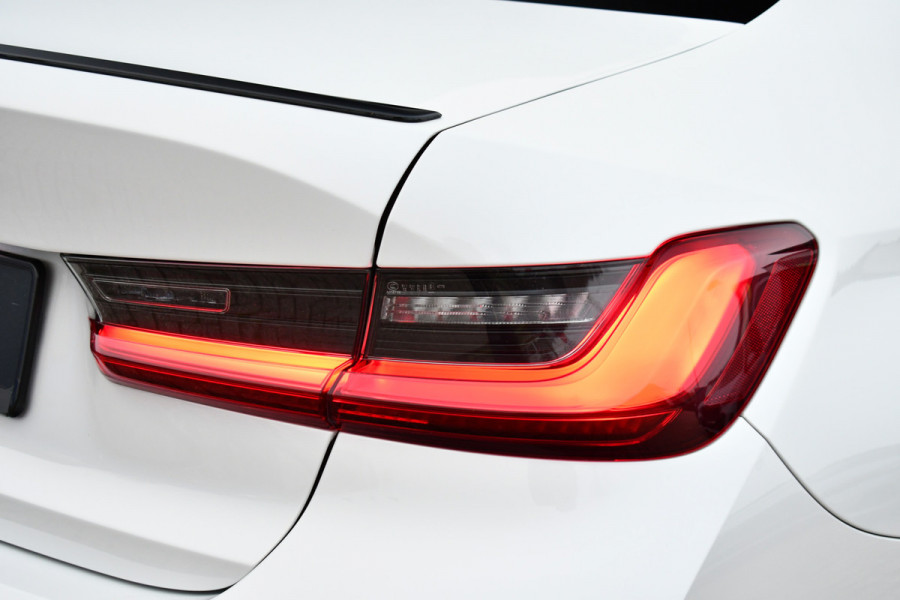 BMW 3 Serie 330D M-Sport Pro Pano H/K HUD El-zetels Parelmoer-wit!