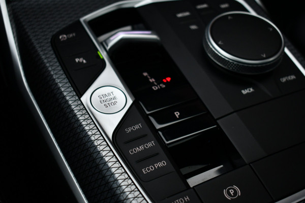 BMW 3 Serie 330D M-Sport Pro Pano H/K HUD El-zetels Parelmoer-wit!
