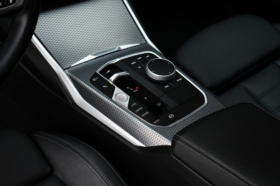 BMW 3 Serie 330D M-Sport Pro Pano H/K HUD El-zetels Parelmoer-wit!