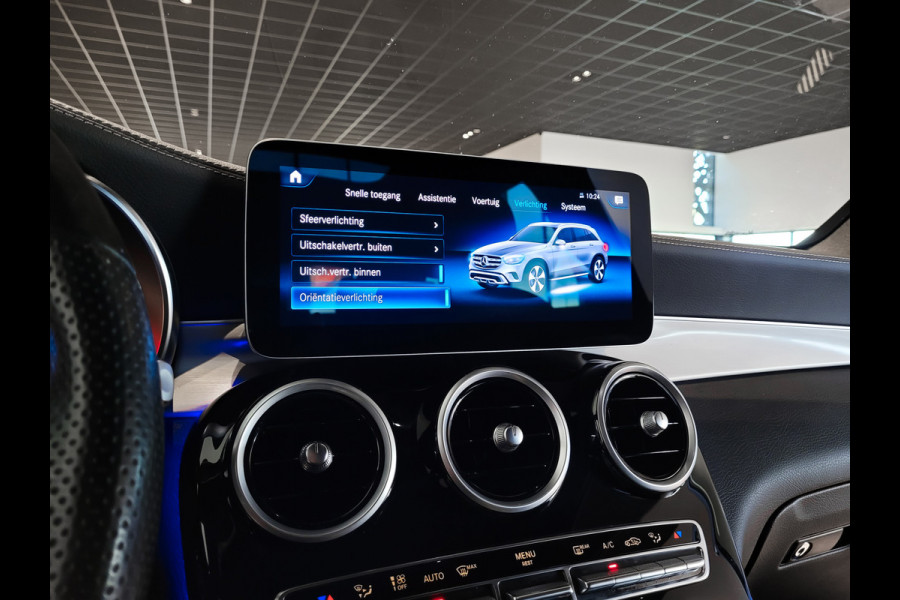 Mercedes-Benz GLC 200 4-M AMG Night|Panorama|20"|Trekhaak|MBUX|Spoorpakket|Sfeerverlichting|Treeplanken|New Service