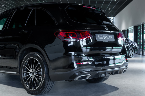 Mercedes-Benz GLC 200 4-M AMG Night|Panorama|20"|Trekhaak|MBUX|Spoorpakket|Sfeerverlichting|Treeplanken|New Service