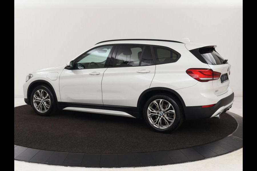 BMW X1 xDrive25e Sport Line | Stoelverwarming | Camera | Full LED | Sportstoelen | Keyless | Navigatie | Climate control | Parkeerhulp | Cruise control | DAB | Bluetooth
