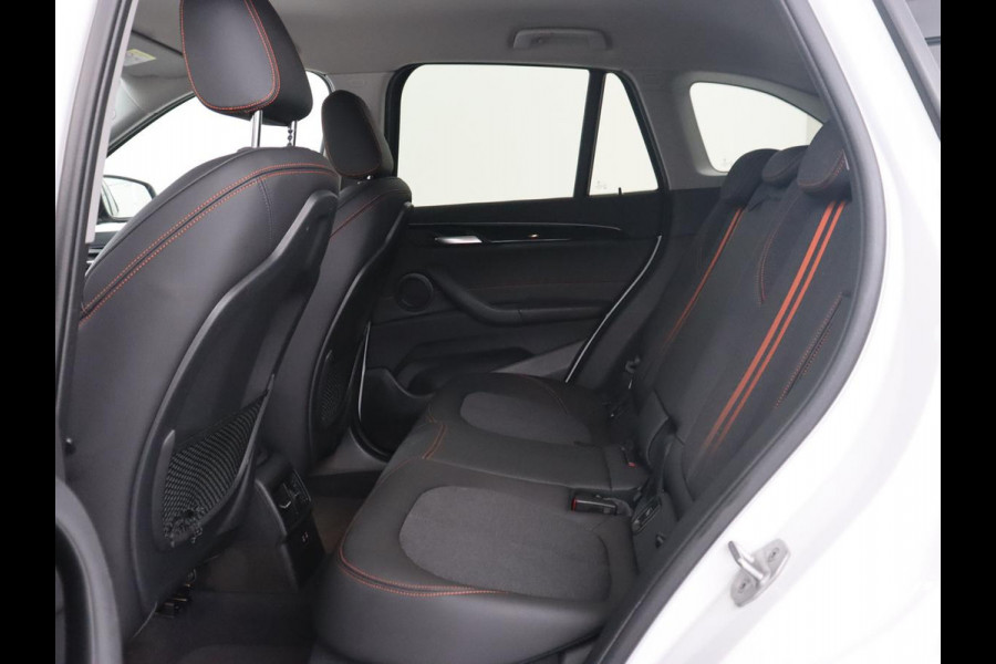BMW X1 xDrive25e Sport Line | Stoelverwarming | Camera | Full LED | Sportstoelen | Keyless | Navigatie | Climate control | Parkeerhulp | Cruise control | DAB | Bluetooth