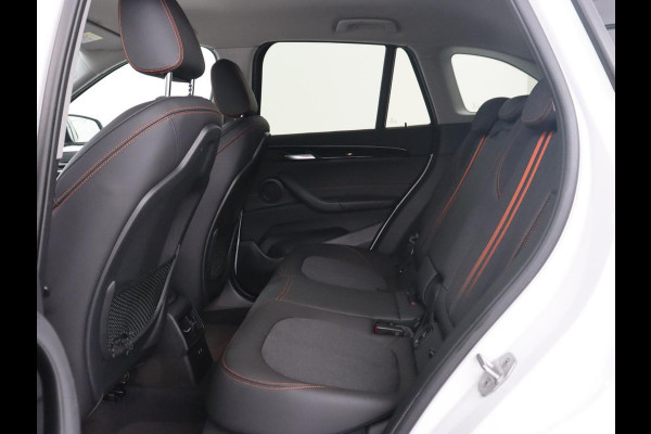 BMW X1 xDrive25e Sport Line | Stoelverwarming | Camera | Full LED | Sportstoelen | Keyless | Navigatie | Climate control | Parkeerhulp | Cruise control | DAB | Bluetooth