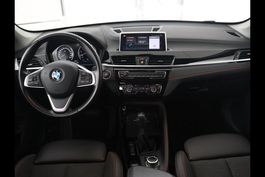 BMW X1 xDrive25e Sport Line | Stoelverwarming | Camera | Full LED | Sportstoelen | Keyless | Navigatie | Climate control | Parkeerhulp | Cruise control | DAB | Bluetooth