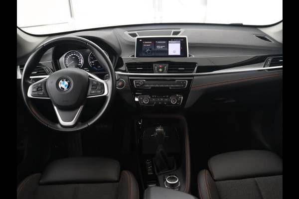 BMW X1 xDrive25e Sport Line | Stoelverwarming | Camera | Full LED | Sportstoelen | Keyless | Navigatie | Climate control | Parkeerhulp | Cruise control | DAB | Bluetooth