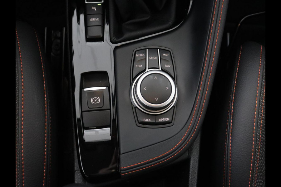 BMW X1 xDrive25e Sport Line | Stoelverwarming | Camera | Full LED | Sportstoelen | Keyless | Navigatie | Climate control | Parkeerhulp | Cruise control | DAB | Bluetooth