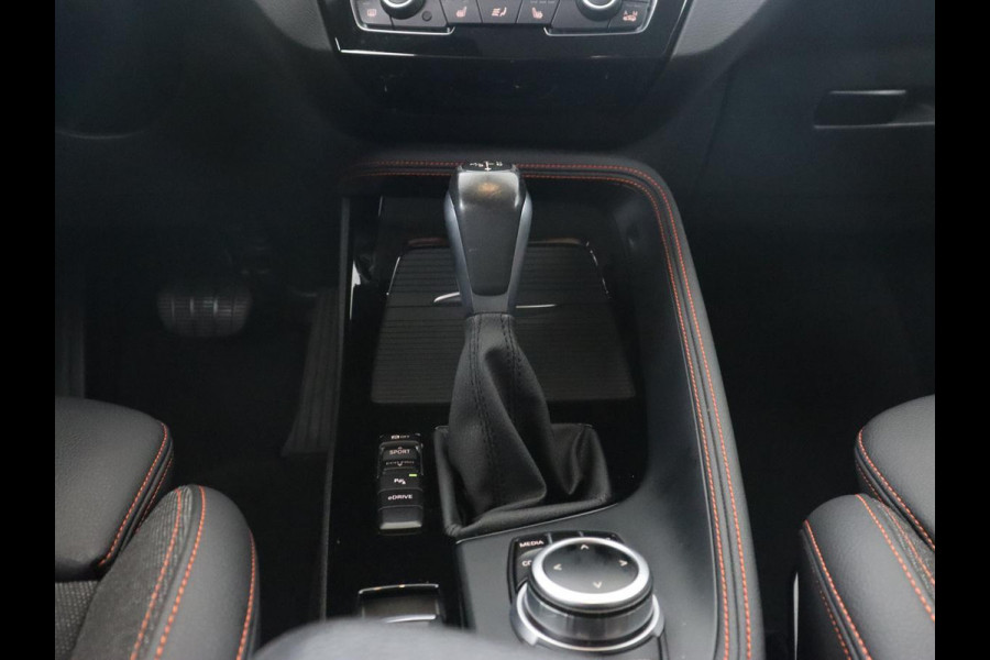 BMW X1 xDrive25e Sport Line | Stoelverwarming | Camera | Full LED | Sportstoelen | Keyless | Navigatie | Climate control | Parkeerhulp | Cruise control | DAB | Bluetooth