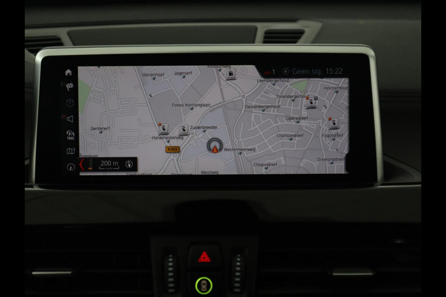 BMW X1 xDrive25e Sport Line | Stoelverwarming | Camera | Full LED | Sportstoelen | Keyless | Navigatie | Climate control | Parkeerhulp | Cruise control | DAB | Bluetooth