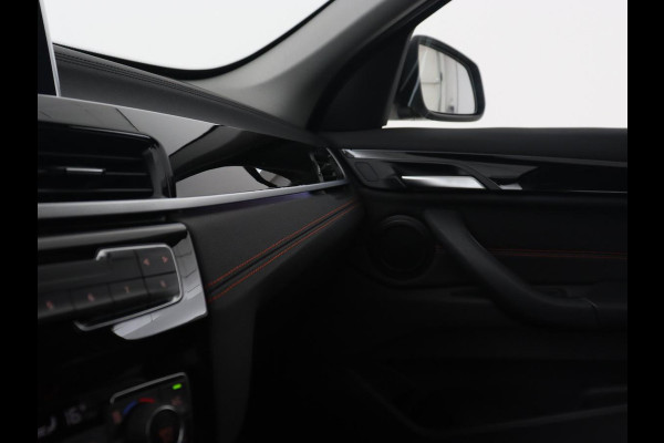 BMW X1 xDrive25e Sport Line | Stoelverwarming | Camera | Full LED | Sportstoelen | Keyless | Navigatie | Climate control | Parkeerhulp | Cruise control | DAB | Bluetooth
