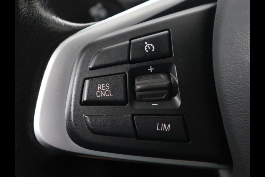 BMW X1 xDrive25e Sport Line | Stoelverwarming | Camera | Full LED | Sportstoelen | Keyless | Navigatie | Climate control | Parkeerhulp | Cruise control | DAB | Bluetooth