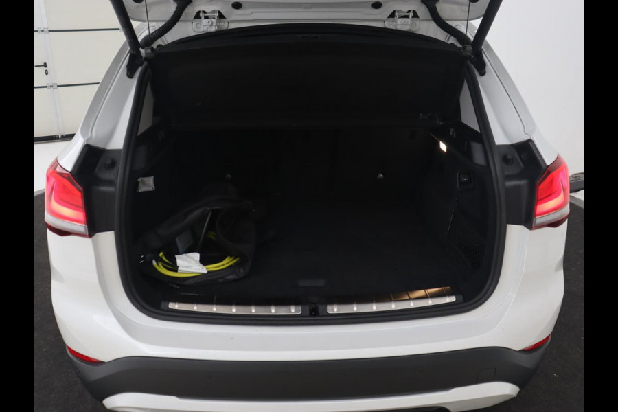 BMW X1 xDrive25e Sport Line | Stoelverwarming | Camera | Full LED | Sportstoelen | Keyless | Navigatie | Climate control | Parkeerhulp | Cruise control | DAB | Bluetooth