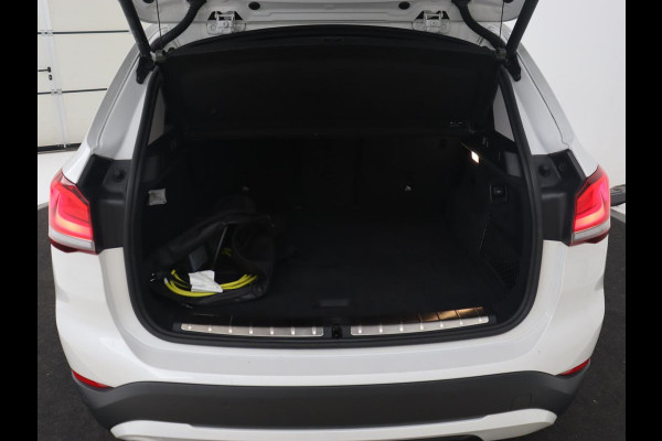 BMW X1 xDrive25e Sport Line | Stoelverwarming | Camera | Full LED | Sportstoelen | Keyless | Navigatie | Climate control | Parkeerhulp | Cruise control | DAB | Bluetooth