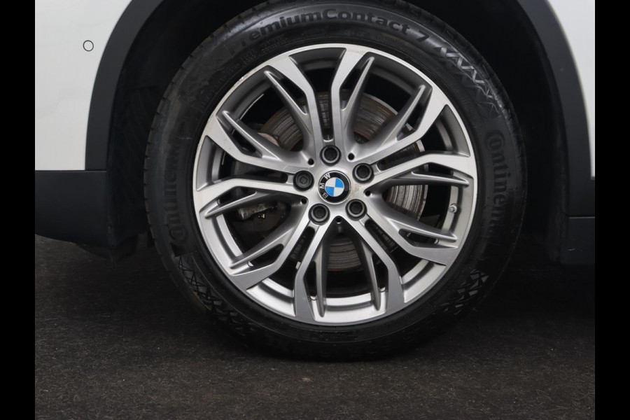 BMW X1 xDrive25e Sport Line | Stoelverwarming | Camera | Full LED | Sportstoelen | Keyless | Navigatie | Climate control | Parkeerhulp | Cruise control | DAB | Bluetooth