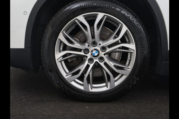 BMW X1 xDrive25e Sport Line | Stoelverwarming | Camera | Full LED | Sportstoelen | Keyless | Navigatie | Climate control | Parkeerhulp | Cruise control | DAB | Bluetooth