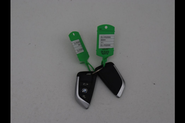 BMW X1 xDrive25e Sport Line | Stoelverwarming | Camera | Full LED | Sportstoelen | Keyless | Navigatie | Climate control | Parkeerhulp | Cruise control | DAB | Bluetooth