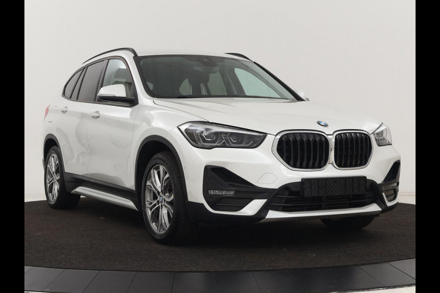 BMW X1 xDrive25e Sport Line | Stoelverwarming | Camera | Full LED | Sportstoelen | Keyless | Navigatie | Climate control | Parkeerhulp | Cruise control | DAB | Bluetooth