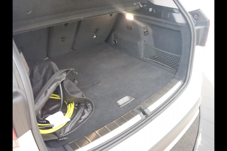 BMW X1 xDrive25e Sport Line | Stoelverwarming | Camera | Full LED | Sportstoelen | Keyless | Navigatie | Climate control | Parkeerhulp | Cruise control | DAB | Bluetooth