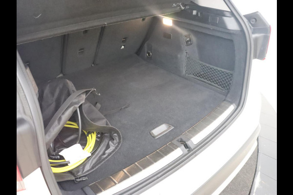 BMW X1 xDrive25e Sport Line | Stoelverwarming | Camera | Full LED | Sportstoelen | Keyless | Navigatie | Climate control | Parkeerhulp | Cruise control | DAB | Bluetooth