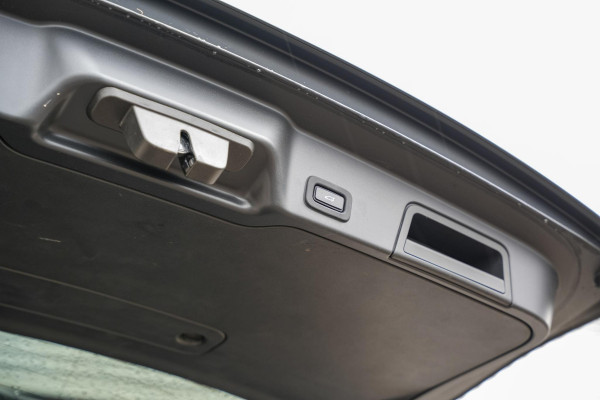 Land Rover Range Rover Evoque 2.0 P300 AWD R-Dynamic HSE Adapt. Cruise Virtual Dash Matrix LED Two Tone Leder Meridian Keyless