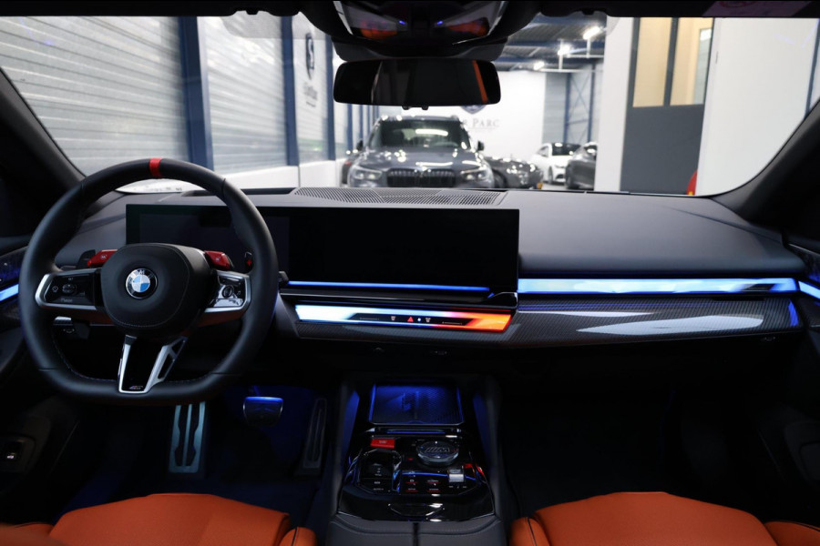 BMW 5 Serie Touring M5 727+PK BTW/M-PERFORMANCE CARBON/AKRAPOVIC/22" VOSSEN/BOWERS & WILKINS/PANO/HUD/ACC/ECC/FABRIEKSGARANTIE!