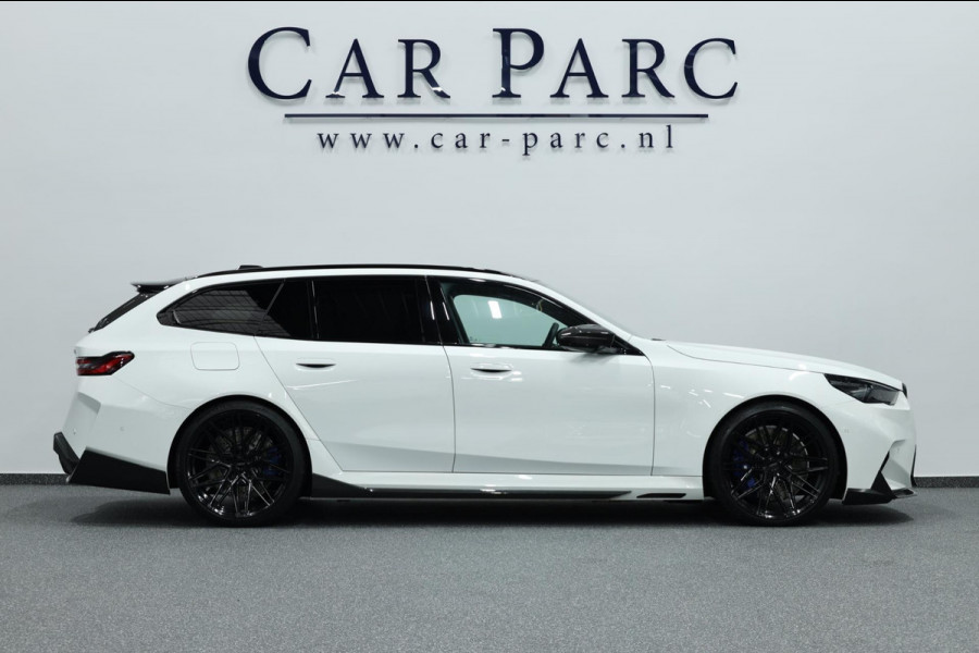 BMW 5 Serie Touring M5 727+PK BTW/M-PERFORMANCE CARBON/AKRAPOVIC/22" VOSSEN/BOWERS & WILKINS/PANO/HUD/ACC/ECC/FABRIEKSGARANTIE!