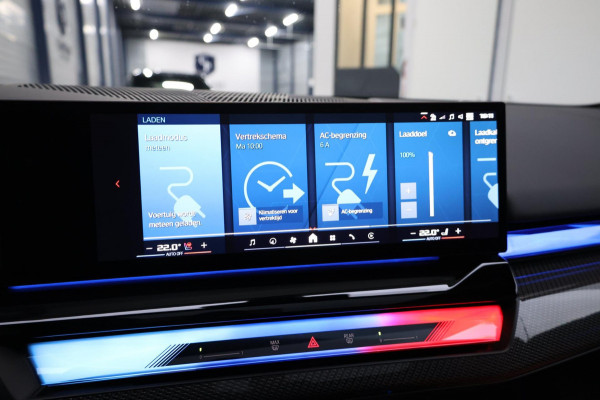 BMW 5 Serie Touring M5 727+PK BTW/M-PERFORMANCE CARBON/AKRAPOVIC/22" VOSSEN/BOWERS & WILKINS/PANO/HUD/ACC/ECC/FABRIEKSGARANTIE!