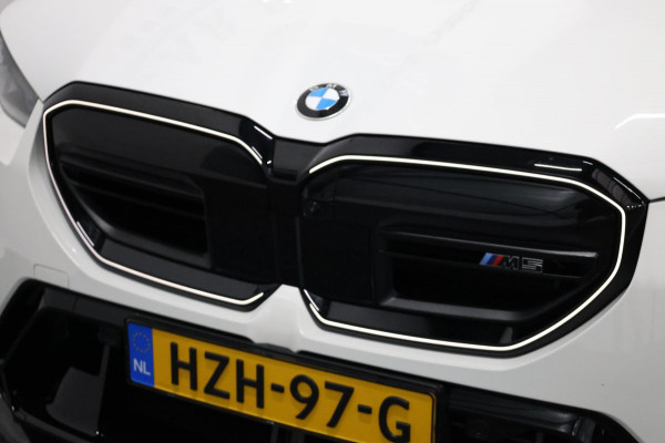 BMW 5 Serie Touring M5 727+PK BTW/M-PERFORMANCE CARBON/AKRAPOVIC/22" VOSSEN/BOWERS & WILKINS/PANO/HUD/ACC/ECC/FABRIEKSGARANTIE!