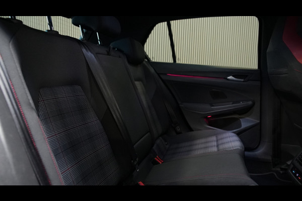 Volkswagen Golf 2.0 TSI GTI IQ LIGHTS/HARMAN KARDON/CARPLAY/BLINDSPOT/STOELVERWARMING/APK/245PK