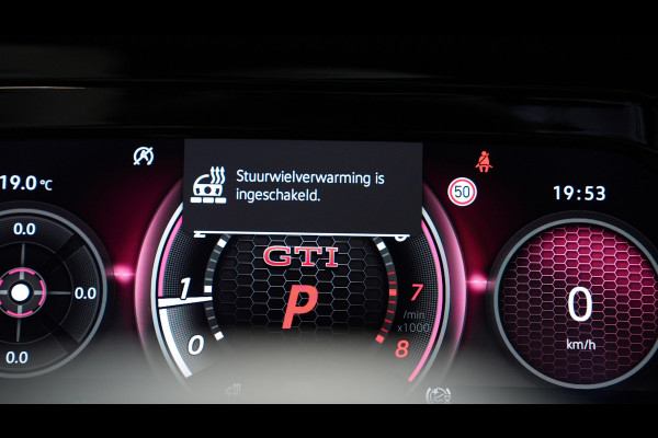 Volkswagen Golf 2.0 TSI GTI IQ LIGHTS/HARMAN KARDON/CARPLAY/BLINDSPOT/STOELVERWARMING/APK/245PK