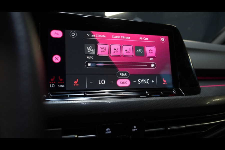 Volkswagen Golf 2.0 TSI GTI IQ LIGHTS/HARMAN KARDON/CARPLAY/BLINDSPOT/STOELVERWARMING/APK/245PK