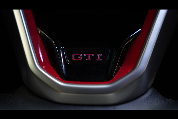 Volkswagen Golf 2.0 TSI GTI IQ LIGHTS/HARMAN KARDON/CARPLAY/BLINDSPOT/STOELVERWARMING/APK/245PK