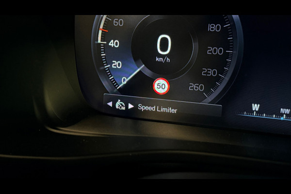 Volvo XC40 1.5 T4 Recharge | Trekhaak| Dodehoek |ACC | Carplay | Elektrische kofferklep| Camera achter