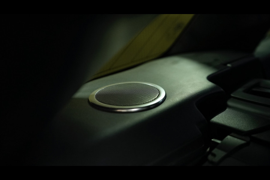 Land Rover Range Rover Velar 3.0 V6 SC AWD R-Dynamic HSE R DYNAMIC PANO/HUD/KEYLESS/NIGHTPAKKET/CARPLAY/STOELVERKOELING/BOMVOL!