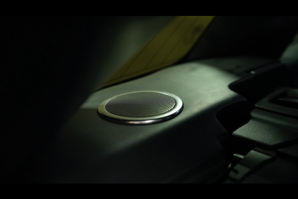 Land Rover Range Rover Velar 3.0 V6 SC AWD R-Dynamic HSE R DYNAMIC PANO/HUD/KEYLESS/NIGHTPAKKET/CARPLAY/STOELVERKOELING/BOMVOL!