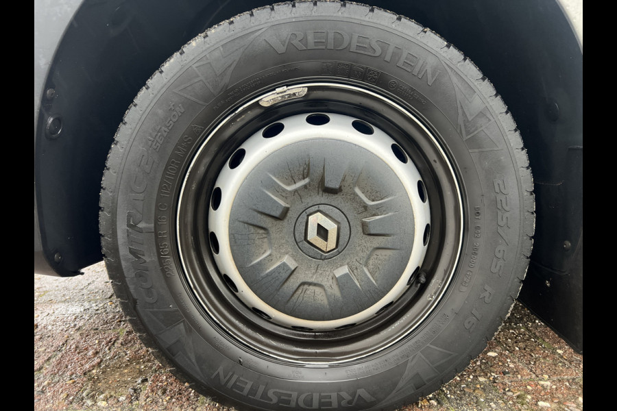 Renault Master T35 2.3 dCi 135 L2H2