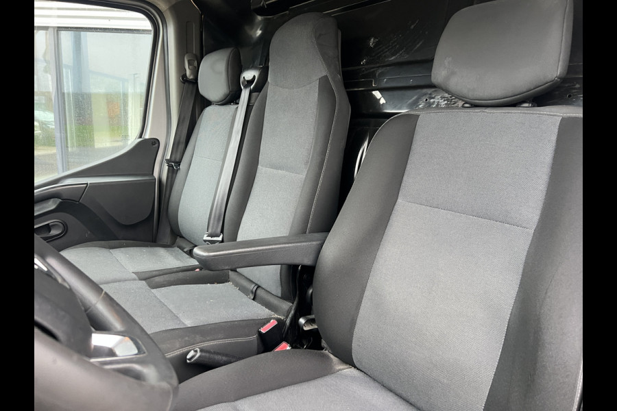 Renault Master T35 2.3 dCi 135 L2H2