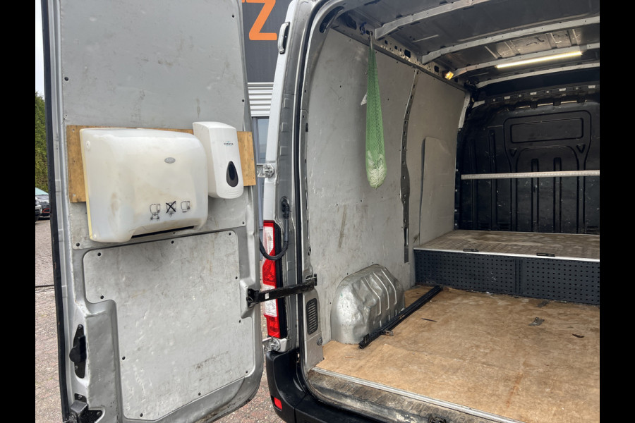 Renault Master T35 2.3 dCi 135 L2H2