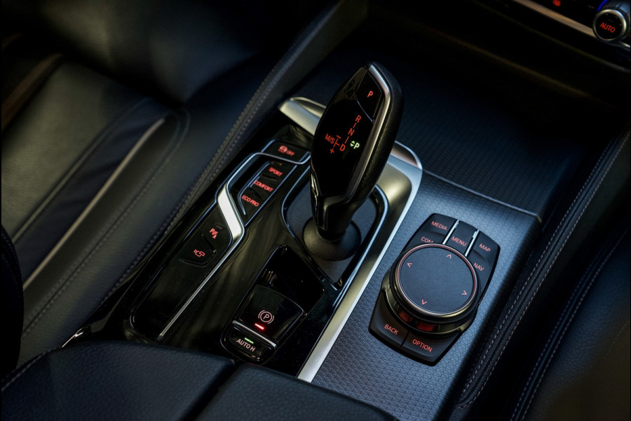 BMW 5 Serie 520i M-Sport PANO/HUD/360CAM/GARANTIE 2027/MEMORY/SFEERVERLICHTING/BOMVOL!