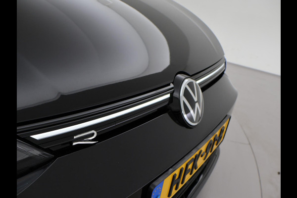 Volkswagen Golf R 2.0 TSI R 4MOTION 320 PK + AKRAPOVIC UITLAAT | PANORAMA | STOELVENTILATIE | HARMAN/KARDON | NAPPA LEDER