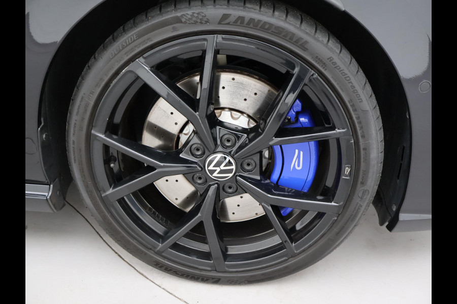 Volkswagen Golf R 2.0 TSI R 4MOTION 320 PK + AKRAPOVIC UITLAAT | PANORAMA | STOELVENTILATIE | HARMAN/KARDON | NAPPA LEDER