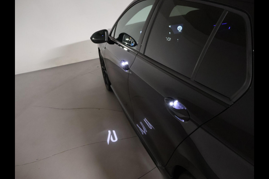 Volkswagen Golf R 2.0 TSI R 4MOTION 320 PK + AKRAPOVIC UITLAAT | PANORAMA | STOELVENTILATIE | HARMAN/KARDON | NAPPA LEDER