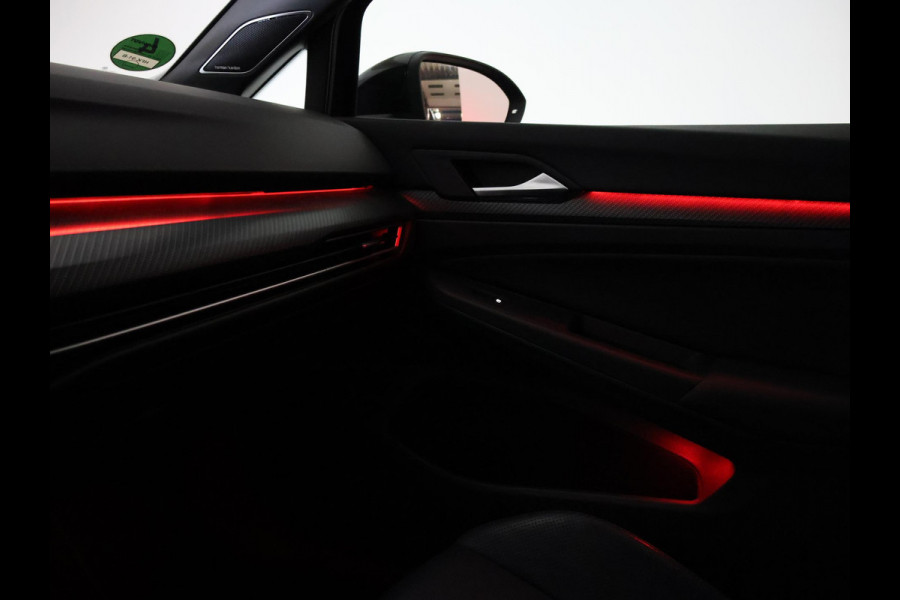 Volkswagen Golf R 2.0 TSI R 4MOTION 320 PK + AKRAPOVIC UITLAAT | PANORAMA | STOELVENTILATIE | HARMAN/KARDON | NAPPA LEDER