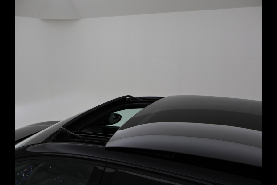 Volkswagen Golf R 2.0 TSI R 4MOTION 320 PK + AKRAPOVIC UITLAAT | PANORAMA | STOELVENTILATIE | HARMAN/KARDON | NAPPA LEDER