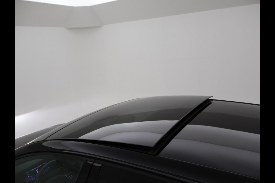 Volkswagen Golf R 2.0 TSI R 4MOTION 320 PK + AKRAPOVIC UITLAAT | PANORAMA | STOELVENTILATIE | HARMAN/KARDON | NAPPA LEDER