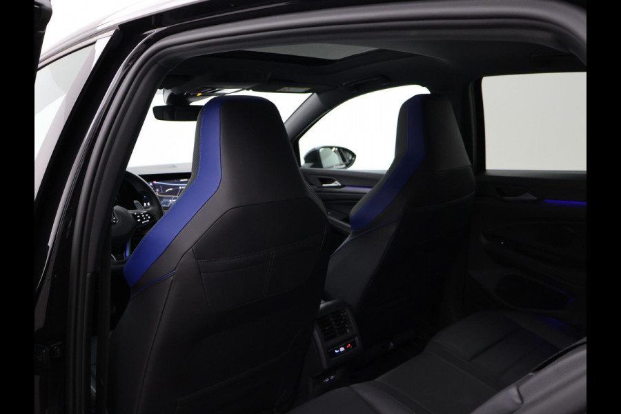 Volkswagen Golf R 2.0 TSI R 4MOTION 320 PK + AKRAPOVIC UITLAAT | PANORAMA | STOELVENTILATIE | HARMAN/KARDON | NAPPA LEDER