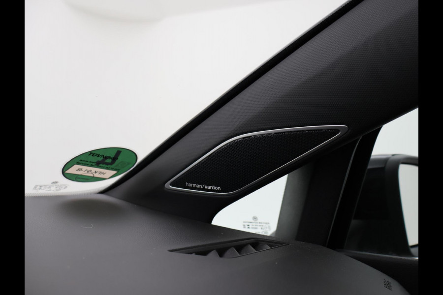 Volkswagen Golf R 2.0 TSI R 4MOTION 320 PK + AKRAPOVIC UITLAAT | PANORAMA | STOELVENTILATIE | HARMAN/KARDON | NAPPA LEDER